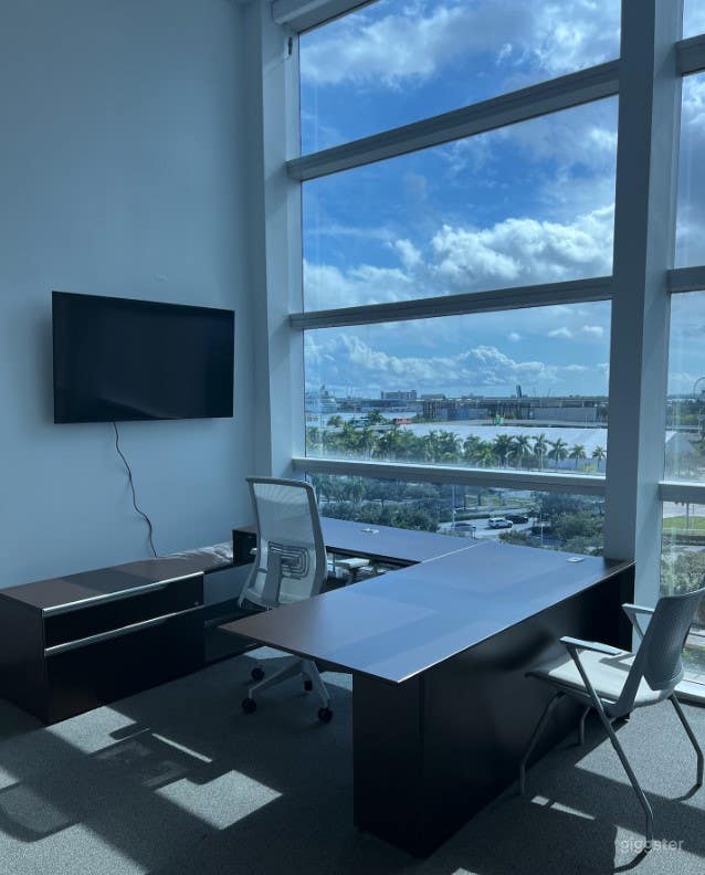 Private Office for 8 in Miami, FL Photo 2