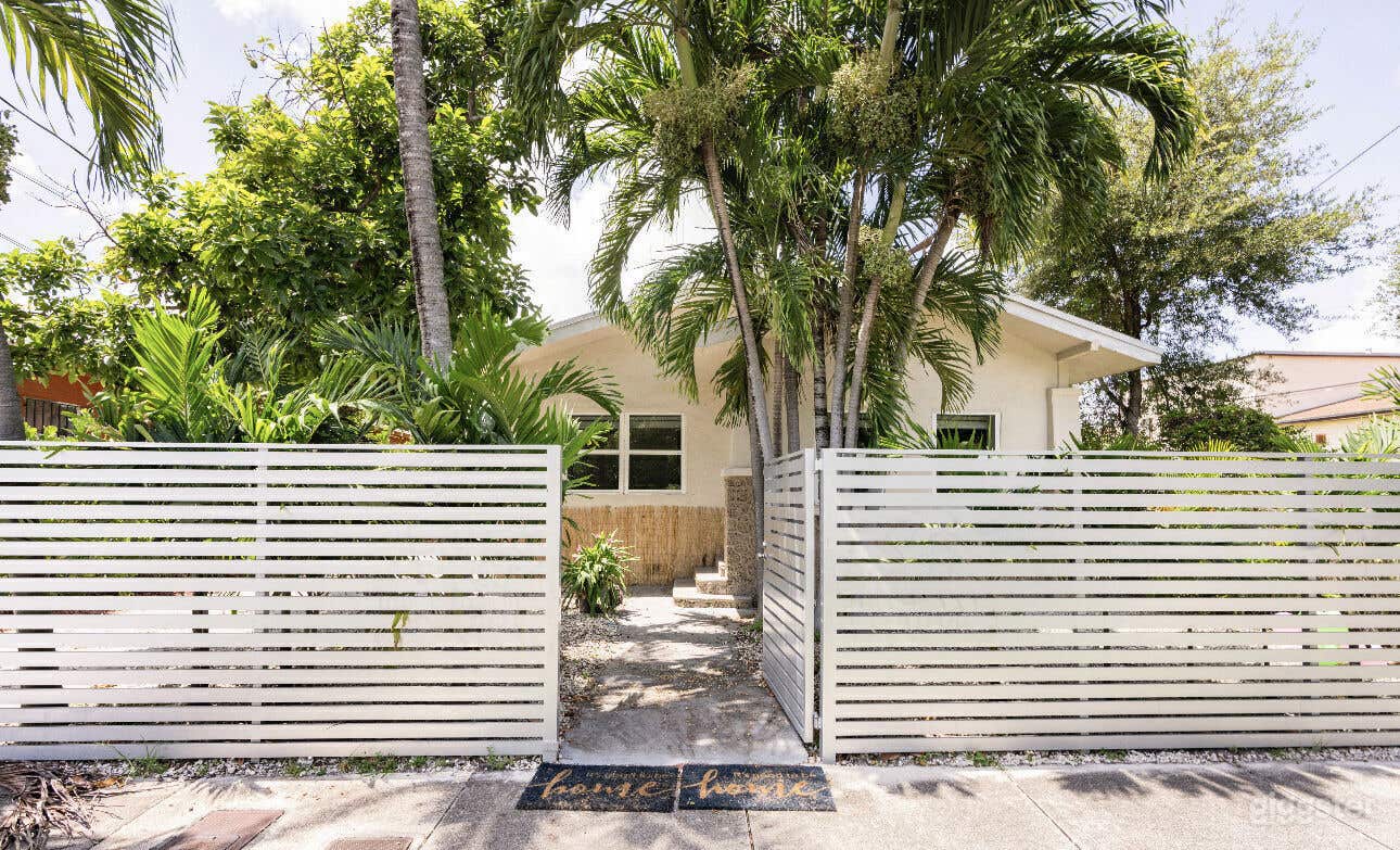 Modern Miami Hot Tub Retreat Photo 3