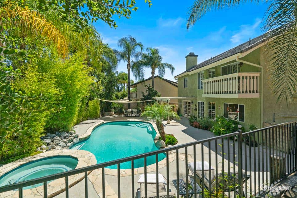 Sparkling Water Salt Pool w/ Jacuzzi Photo 2