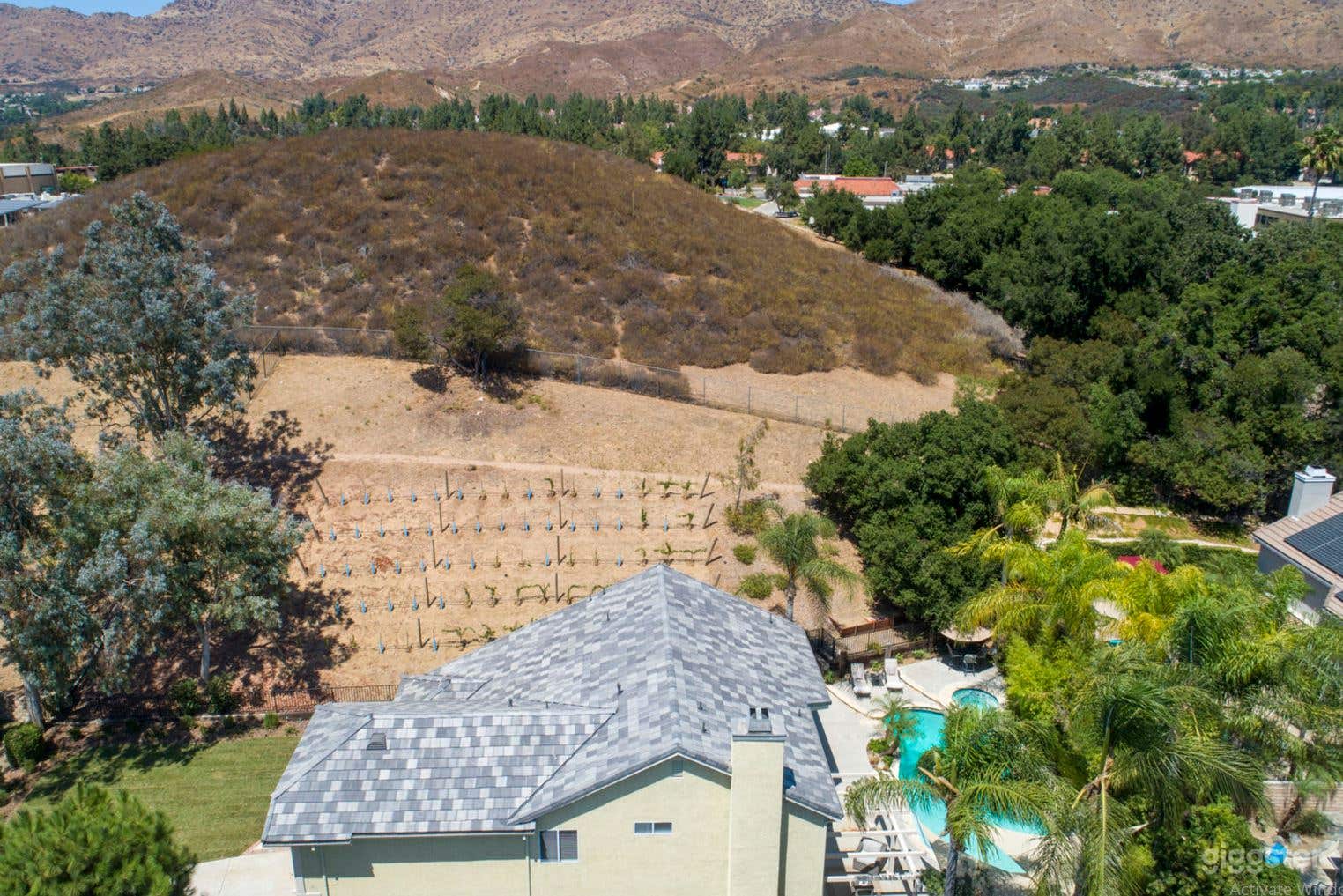 Sparkling Water Salt Pool w/ Jacuzzi Photo 4