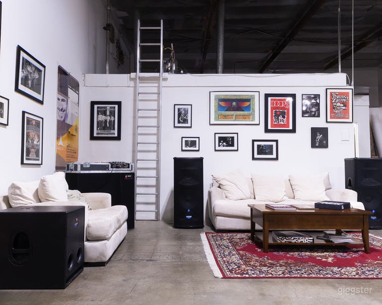  Comfortable lounge area with full-size speakers and sound system 