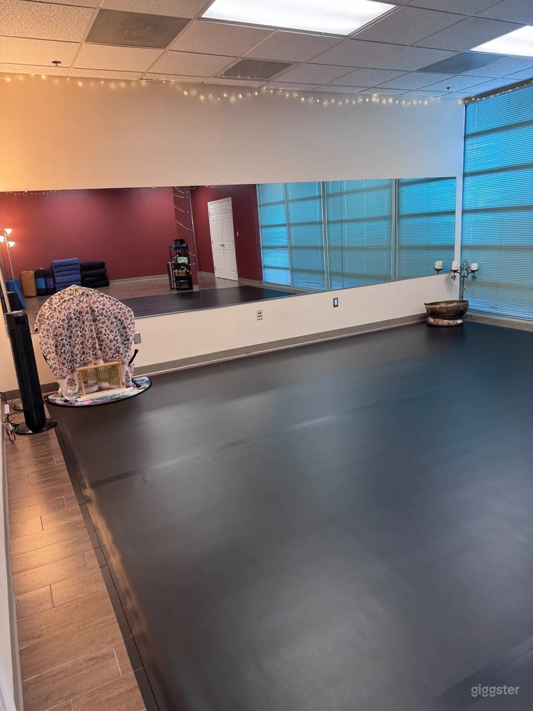  Spazioso Studio di Yoga & Danza | Completamente Attrezzato + Specchiato 