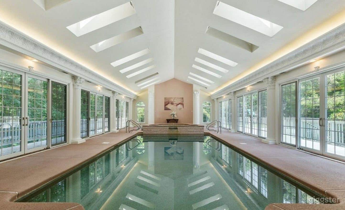 Elegant Indoor pool with Jacuzzi Photo 1