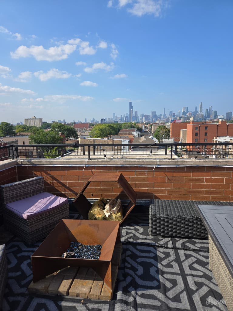  Private Penthouse with Rooftop Skyline Views 