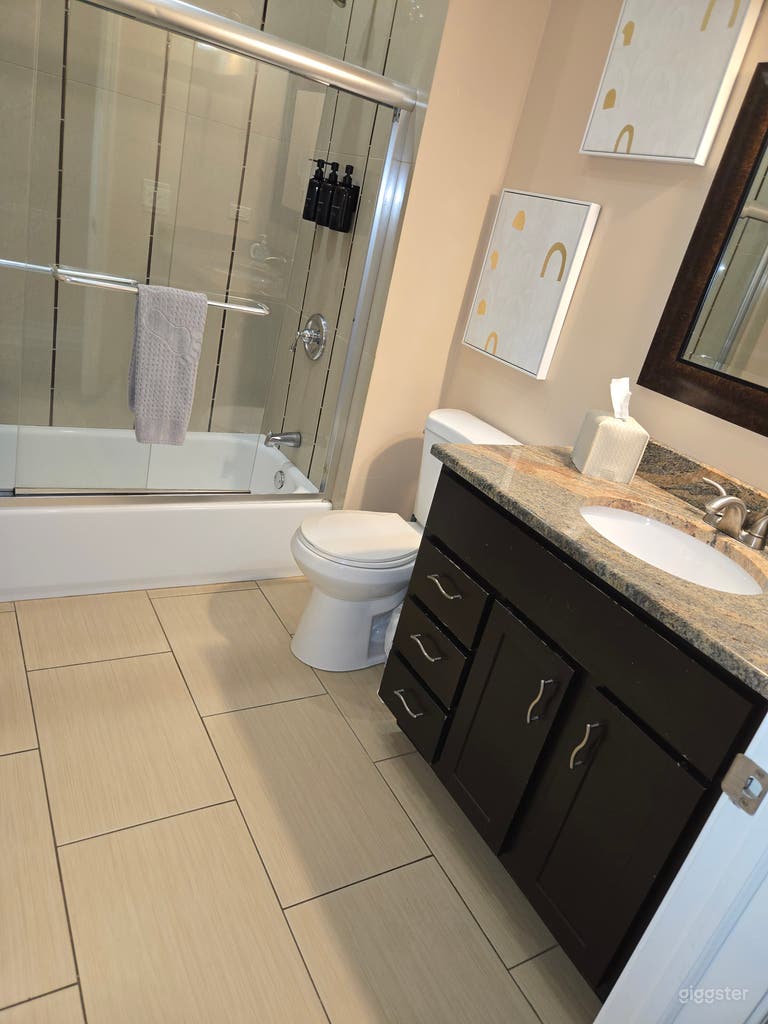  Private Penthouse with Rooftop Skyline Views 