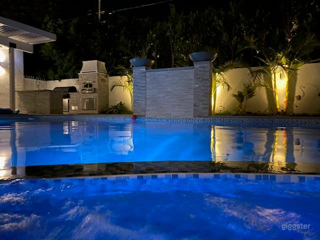 Gorgeous Pool in a Ranch Style Home Photo 3