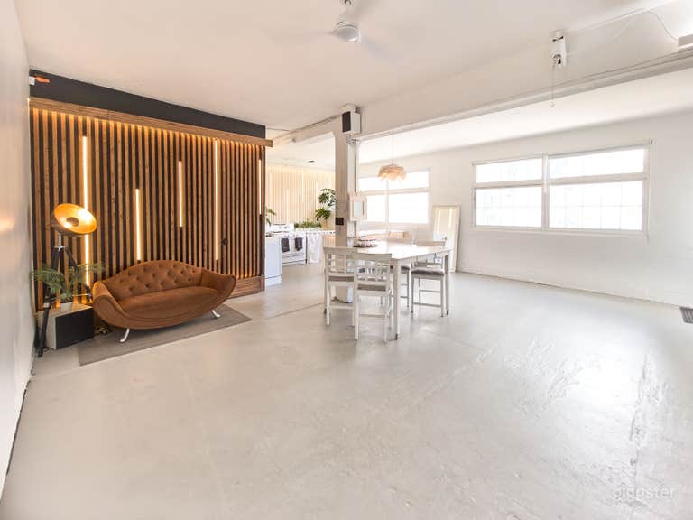  Beautiful natural light NYC'esque studio downtown Vancouver! 