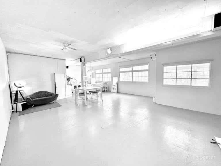  Beautiful natural light NYC'esque loft studio! 