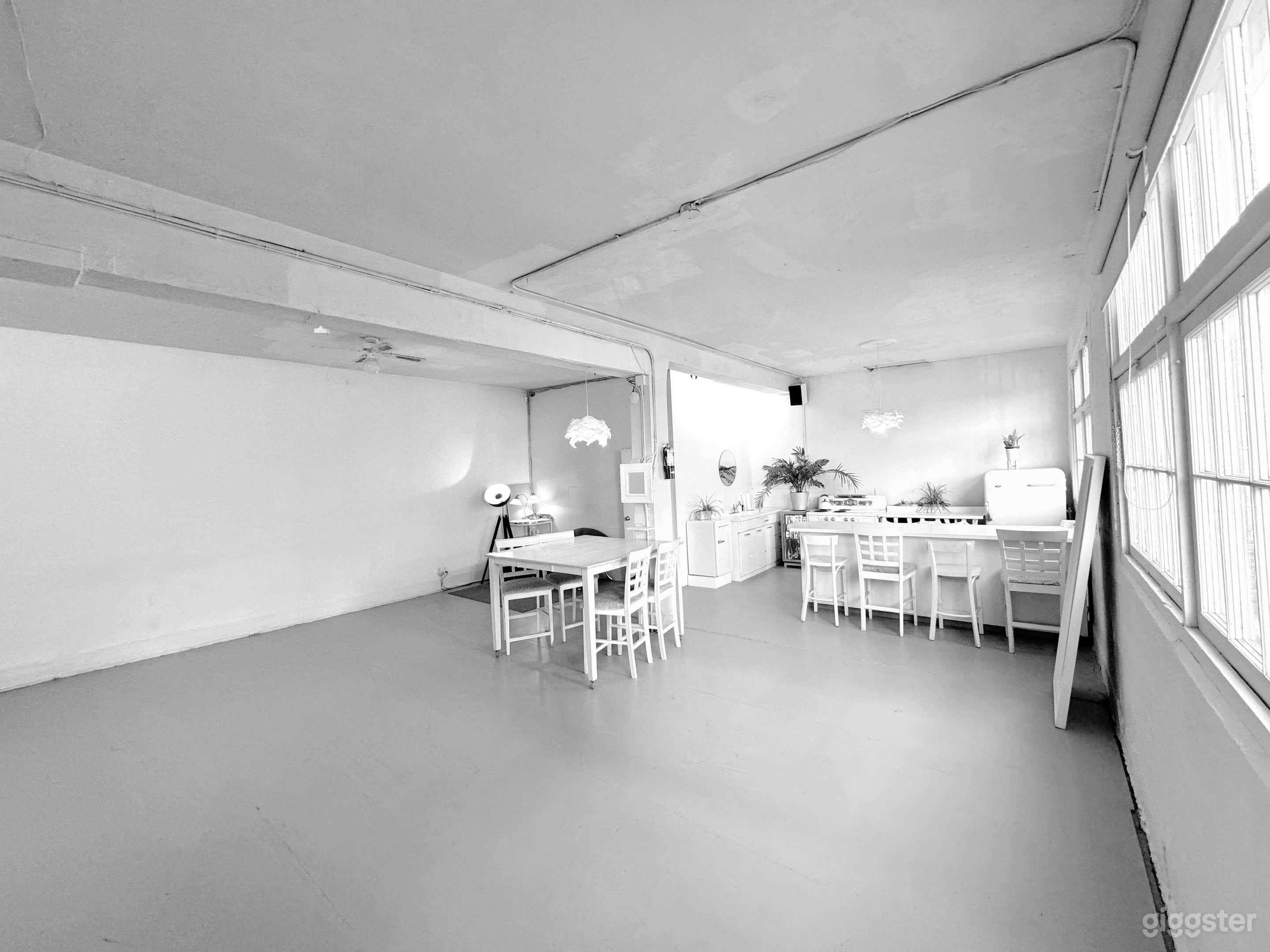 Beautiful natural light NYC'esque loft studio!  Photo 3