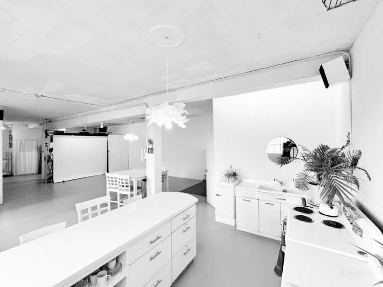  Beautiful natural light NYC'esque loft studio!  