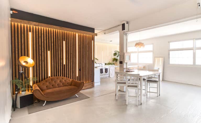  Hermoso estudio con luz natural al estilo NYC en el centro de Vancouver! 