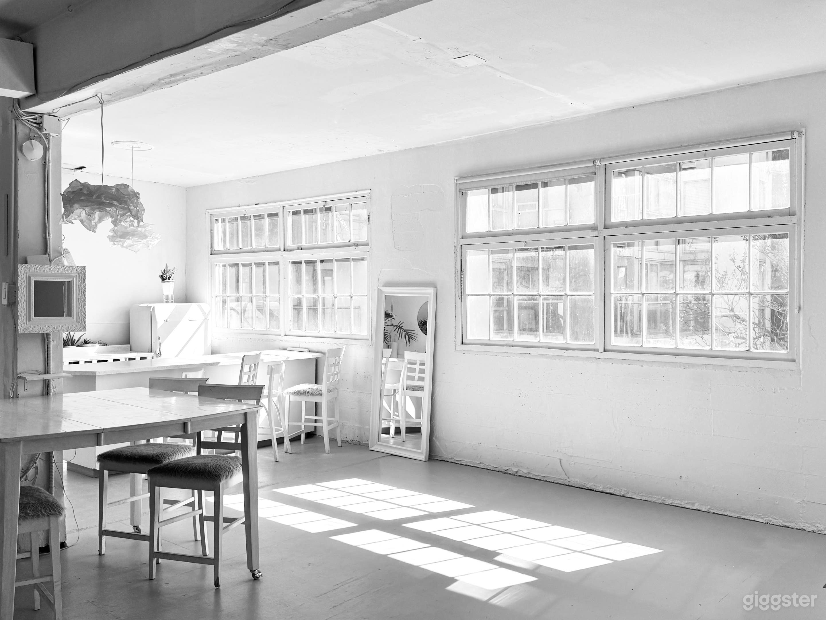 Beautiful natural light NYC'esque loft studio!  Photo 1