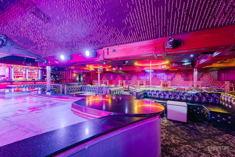  DAZZLING CLASSIC STRIP CLUB: THE VELVET LOUNGE  