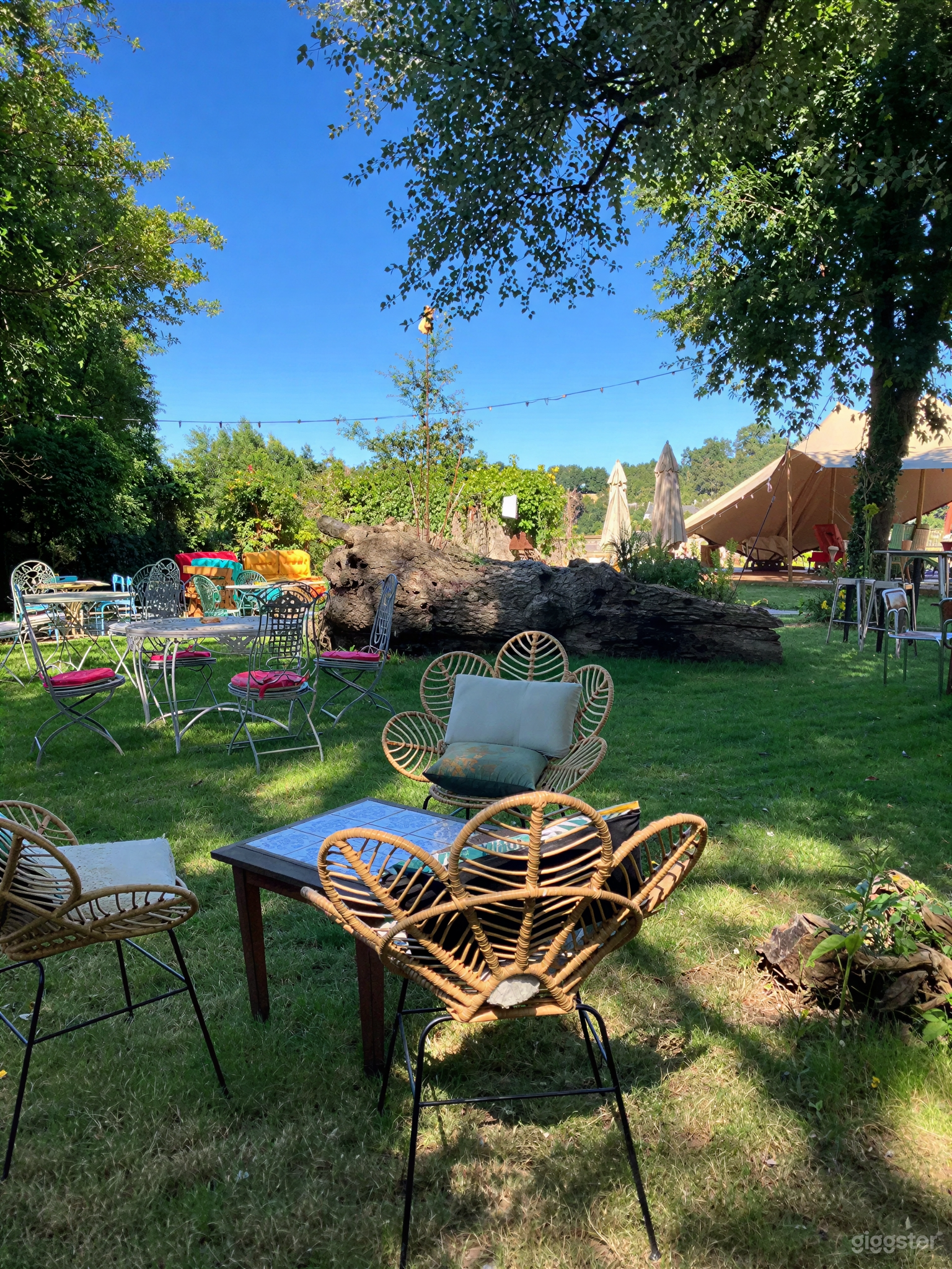 Photo de Oasis industriel-chic : moulin historique & tente jardin 4