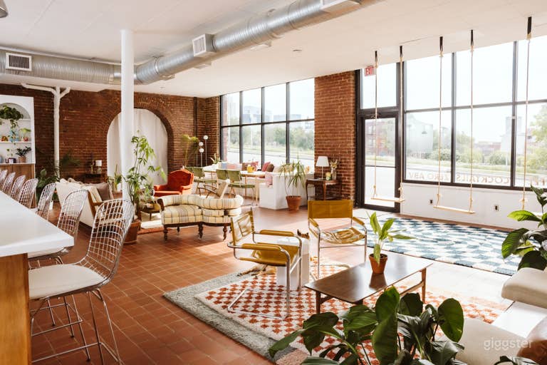  Lounge in the Heart of the City 