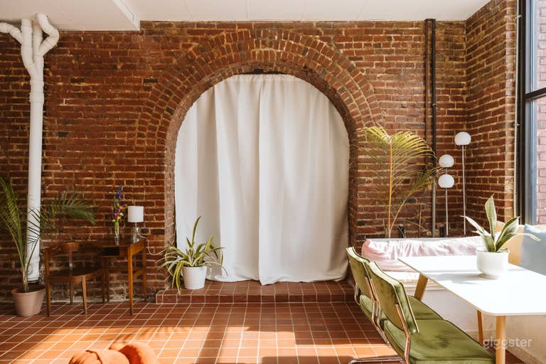  Lounge in the Heart of the City 