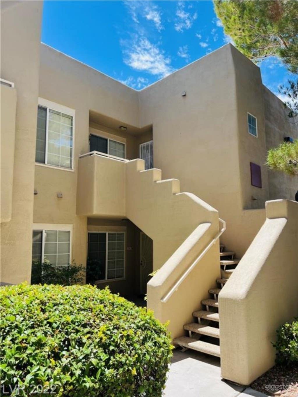 Southwestern style condo Photo 2