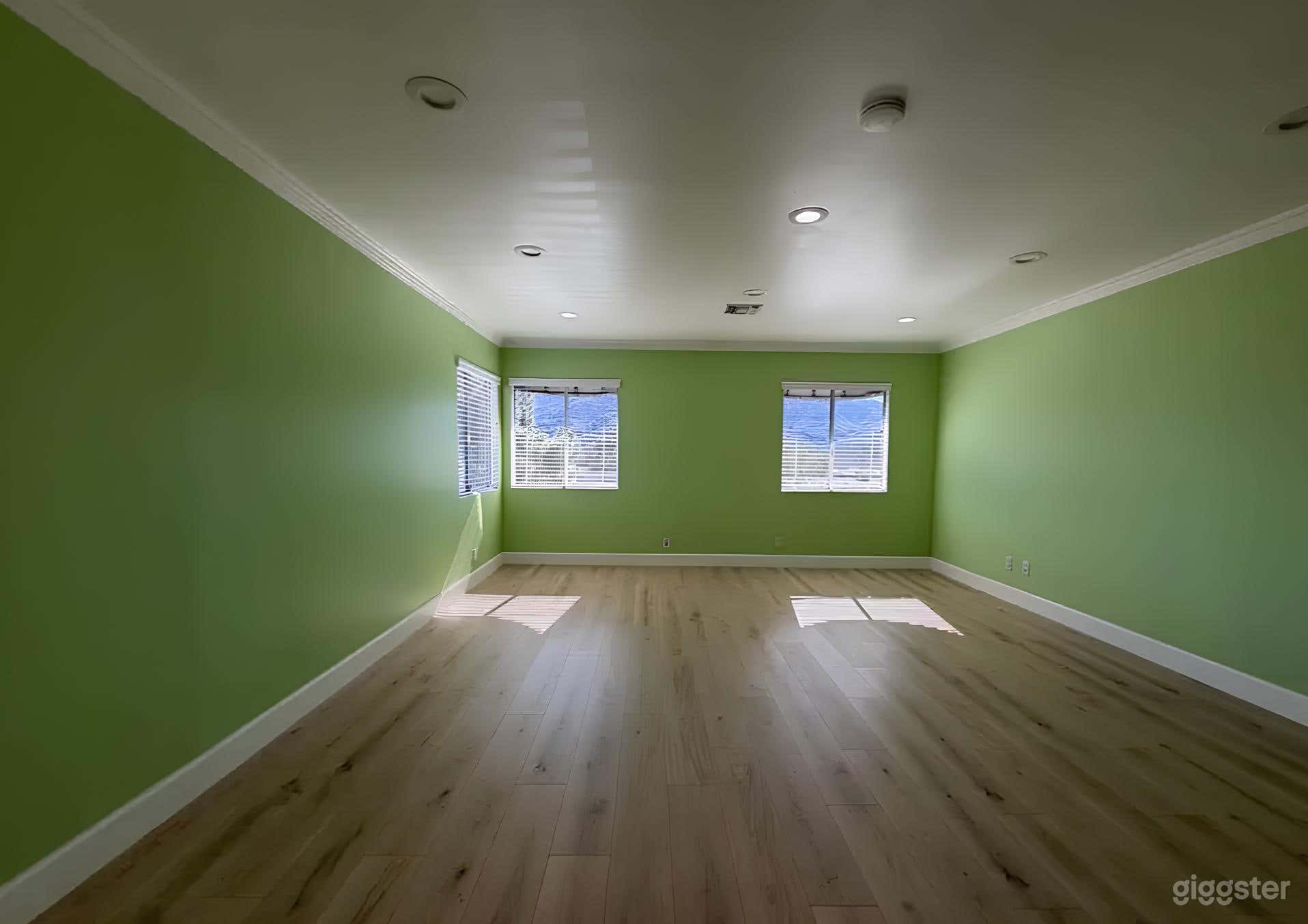 Playful Bright Themed Room Photo 2