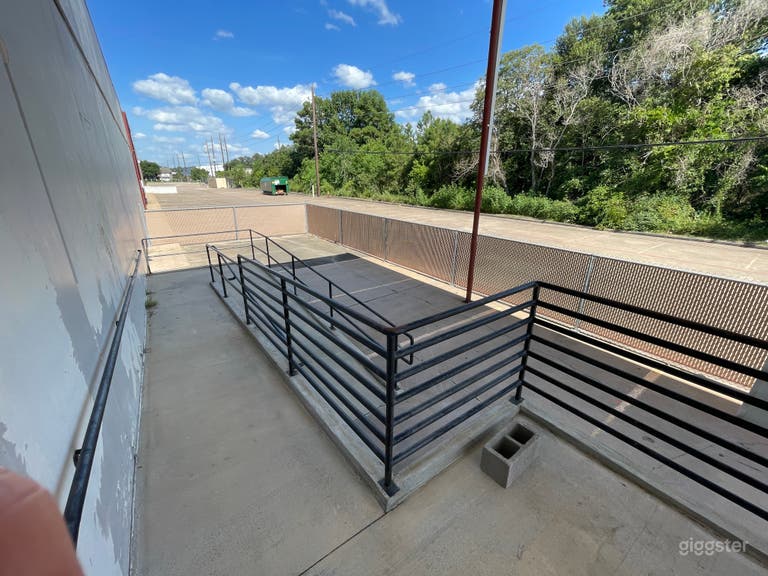  Cyclorama & Warehouse Studio for Film/Photography 