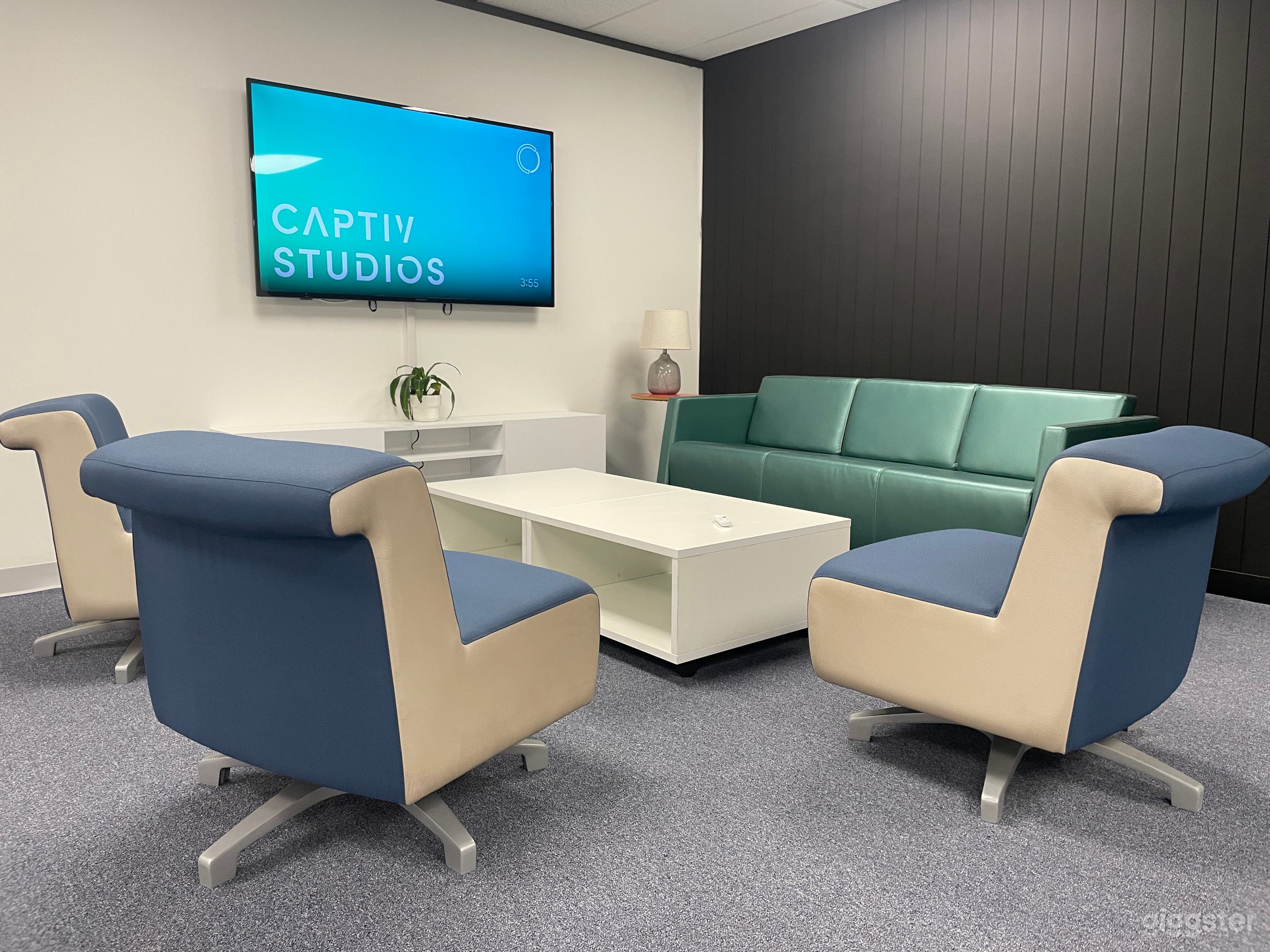 Cyclorama &amp; Warehouse Studio for Film/Photography Photo 3