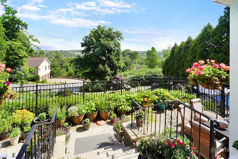  The Lighthouse Manor 