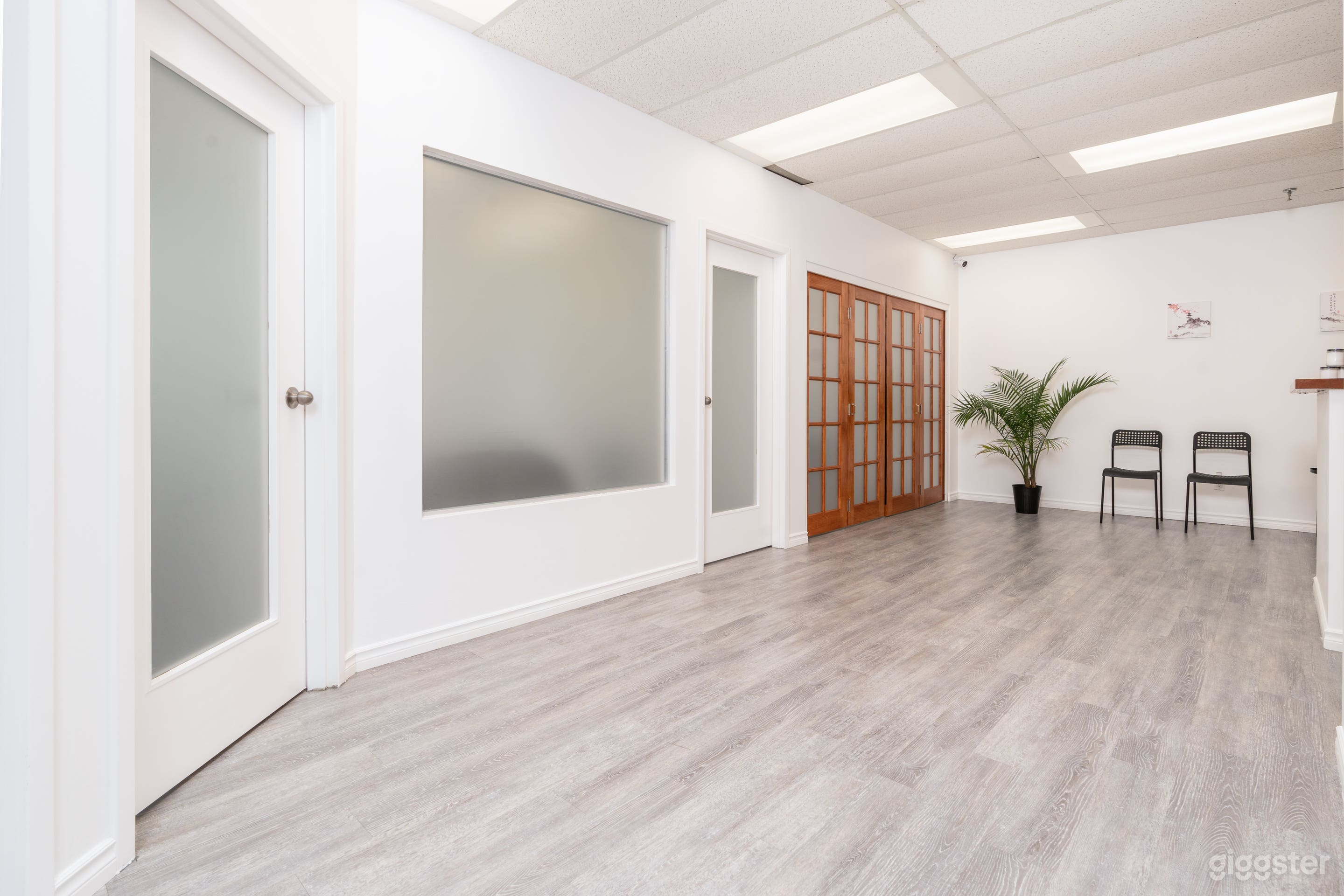 Bright Japanese Inspired Massage Spa Photo 2