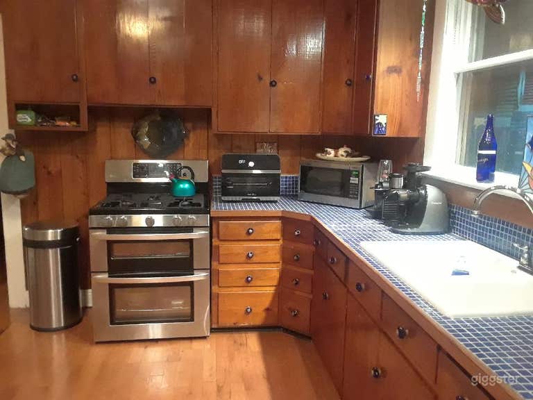  Camera Room with Kitchen Area for Photoshoot | Filming | Private Meetings 