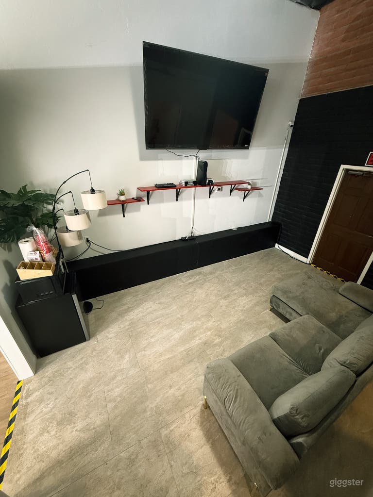  Modern Photo/Video Studio w/ Cyc Wall + Lighting Included 