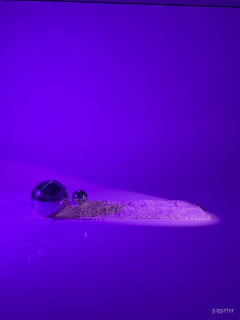  Modern Photo/Video Studio w/ Cyc Wall + Lighting Included 