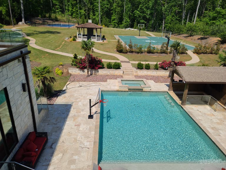  Modern Atlanta mansion (as seen on season finale of BMF) 
