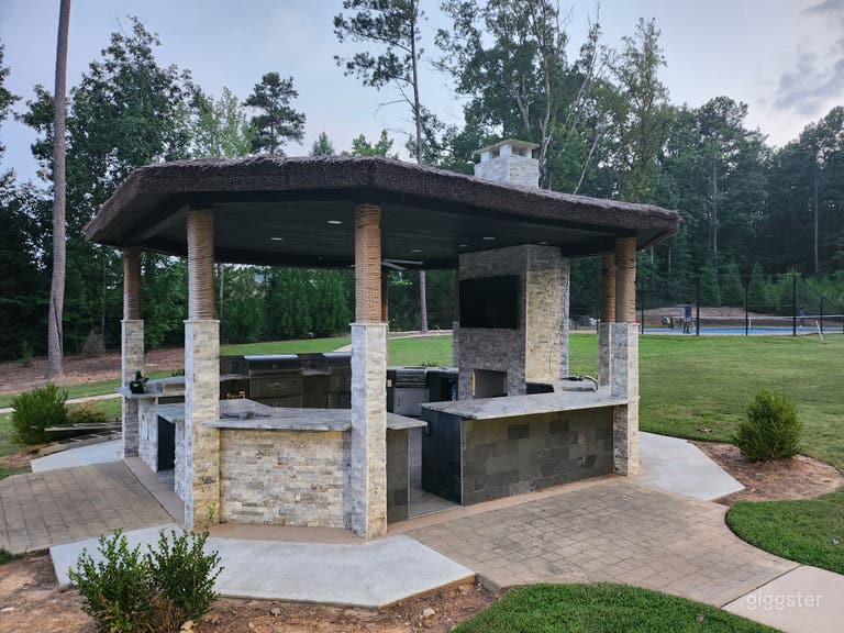  Modern Atlanta mansion (as seen on season finale of BMF) 