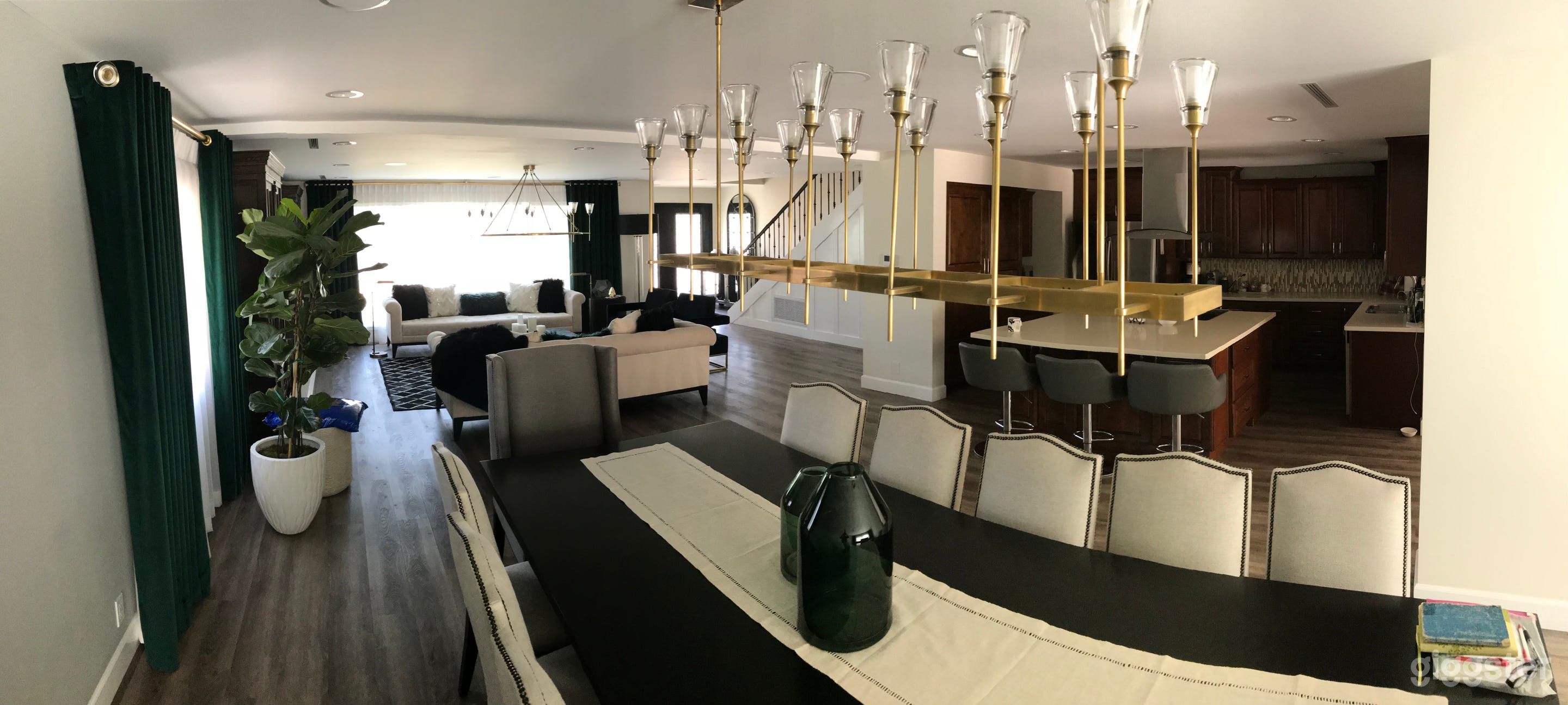 Exquisite house with an amazing back yard Photo 1