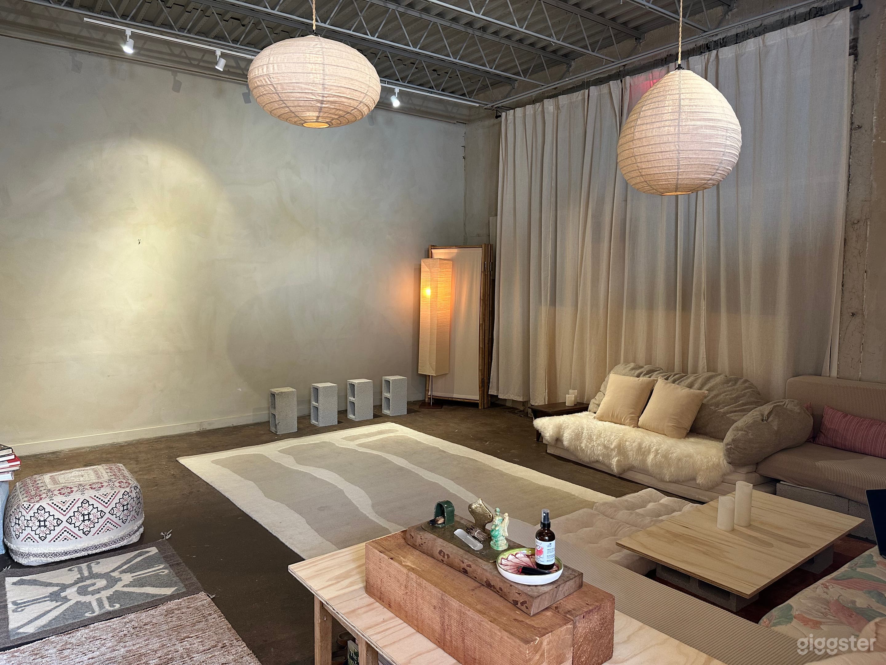 Artist Studio with Private Tropical Oasis Photo 4