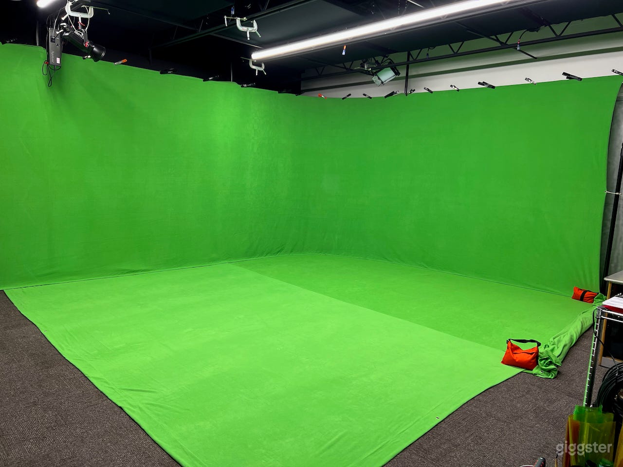 greenscreen cyc setup