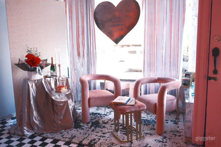  Maximalist storefront event space for pop-ups and workshops 