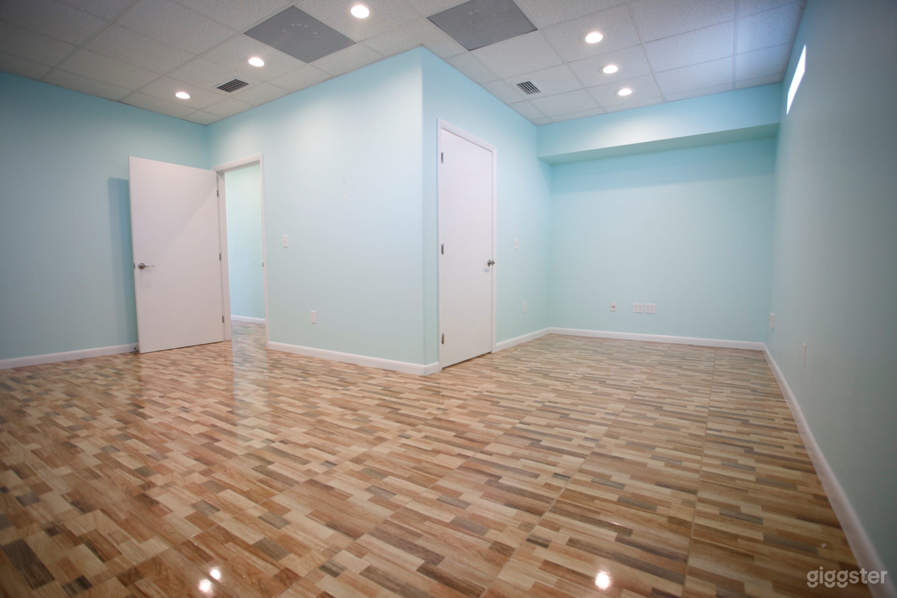 Flexible Content Creation Studio, Photo, Video & Podcast Photo 1
