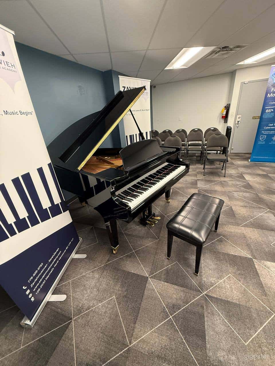 Cozy Venue for Music, Dance and Events Photo 2