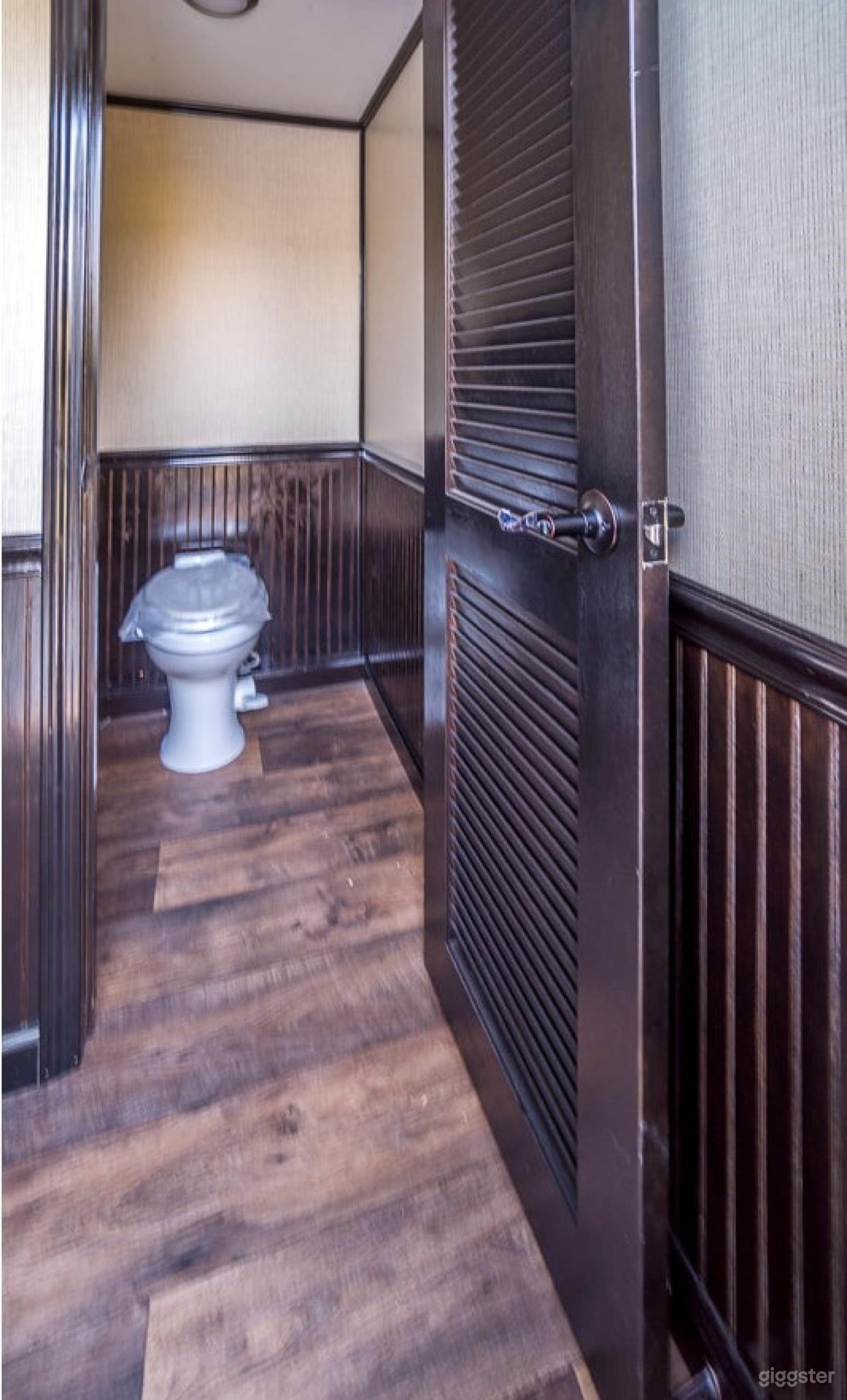 Pedestal toilets