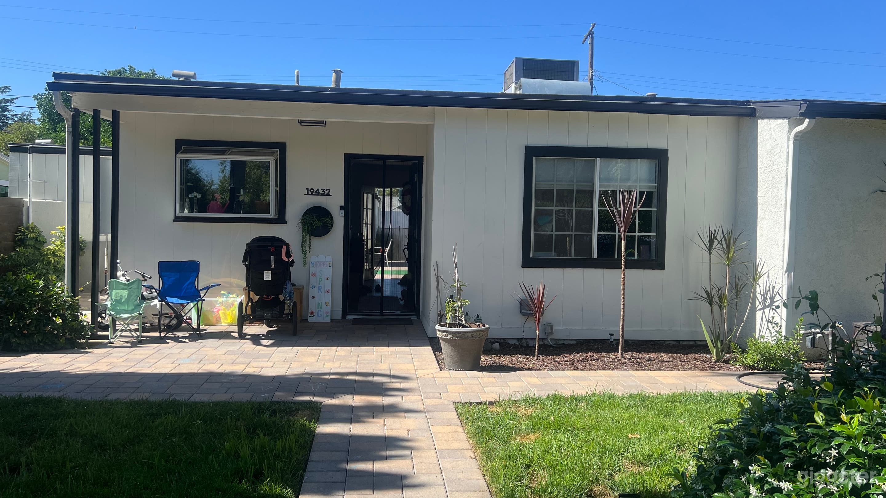 Reseda Escape Pool with Guest House Photo 3