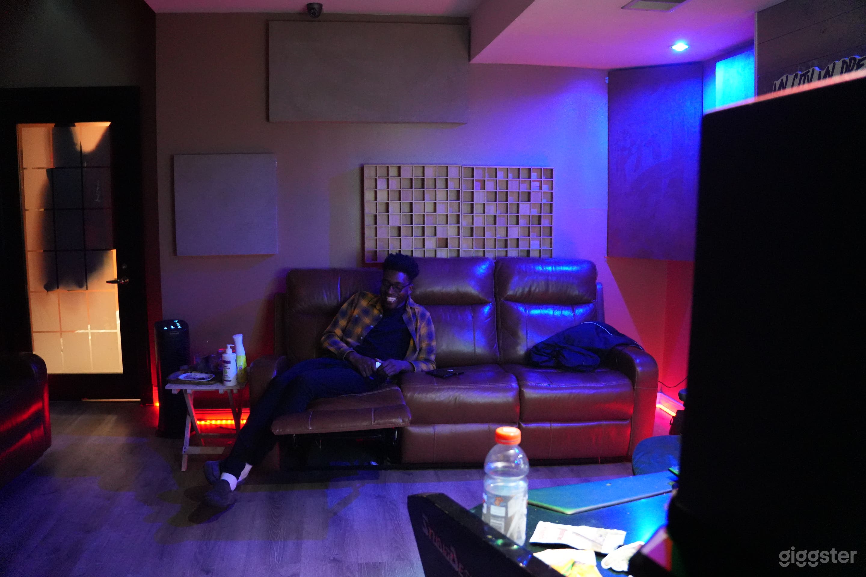 SOUTH-LOOP RECORDING STUDIO / GOLD ROOM (engineer incl) Photo 4