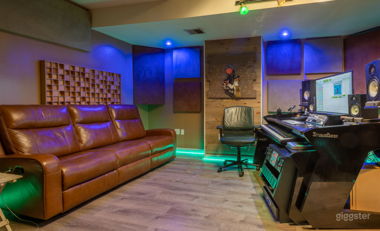  SOUTH-LOOP RECORDING STUDIO / GOLD ROOM (engineer incl) 