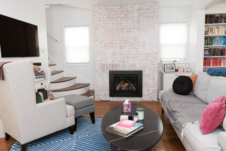  Working TV, working gas fireplace 