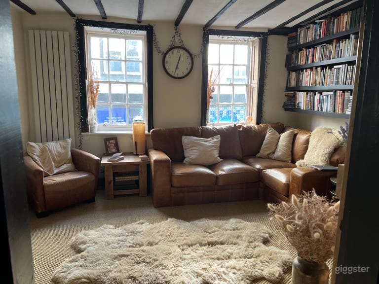  Period property (1600s) with exposed beams 