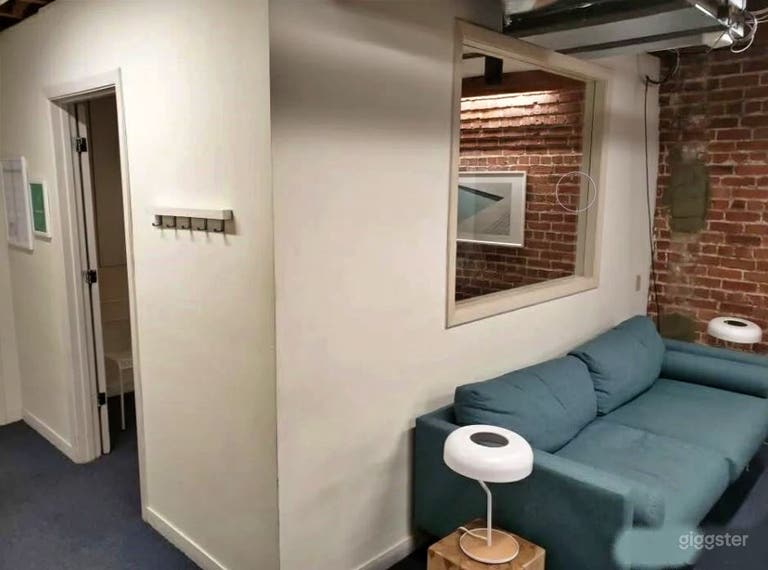  Beautiful Brick Walls Overlooking our Garden Atriu 