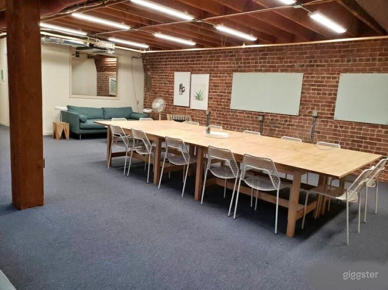  Beautiful Brick Walls Overlooking our Garden Atriu 