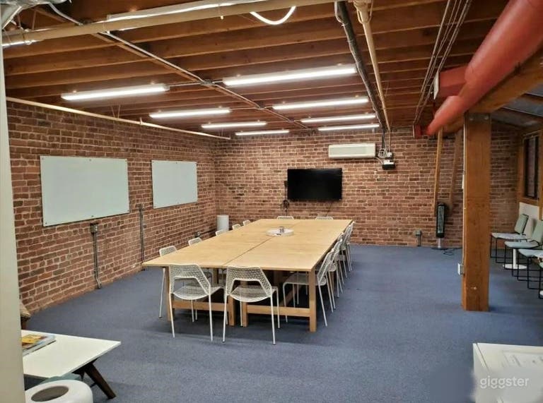  Beautiful Brick Walls Overlooking our Garden Atriu 