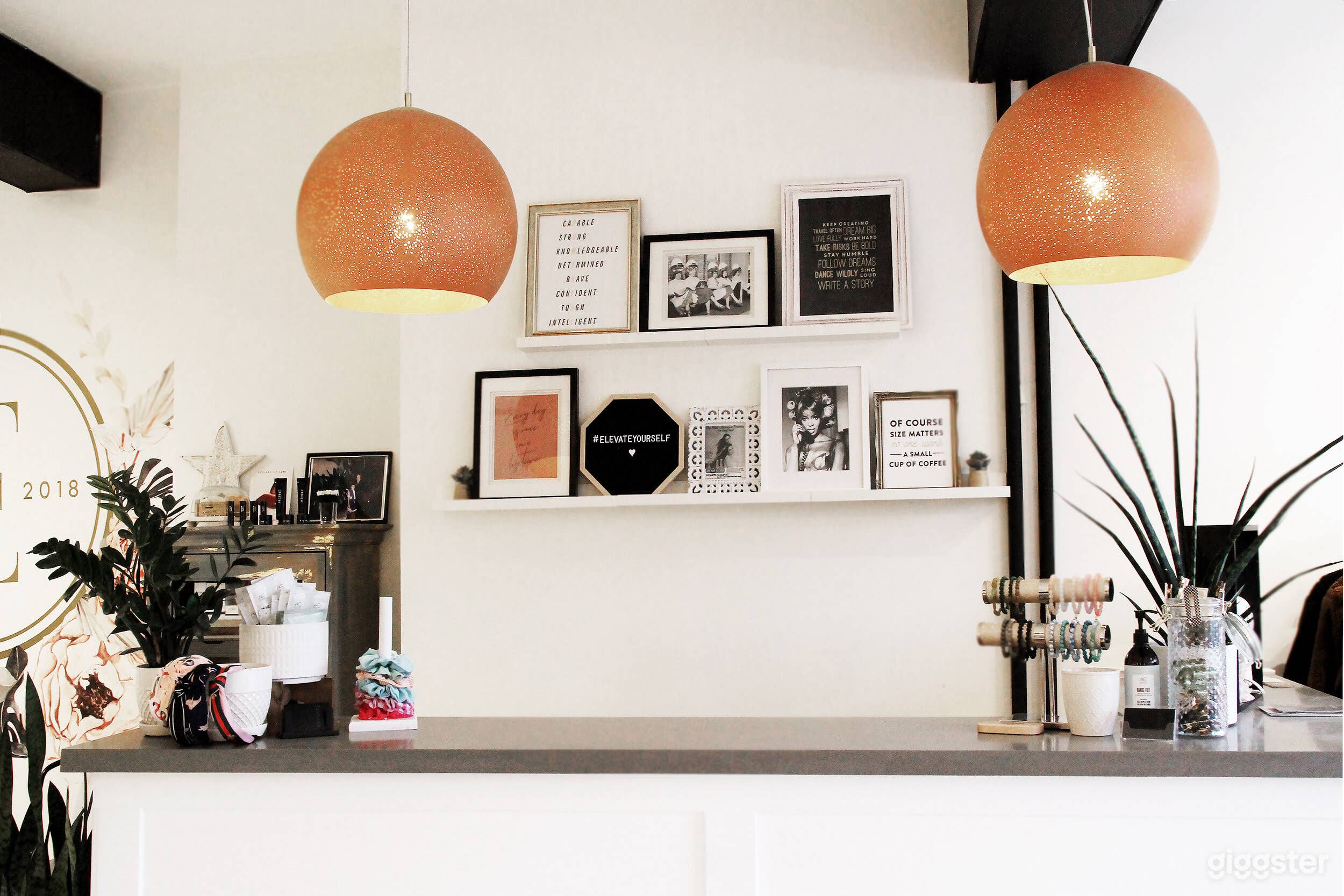 Bricks Beams And Beauty In A Salon  Photo 2