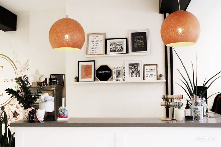  Bricks Beams And Beauty In A Salon  