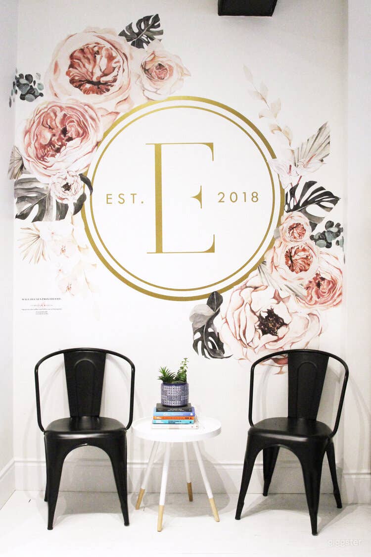 Bricks Beams And Beauty In A Salon  Photo 3