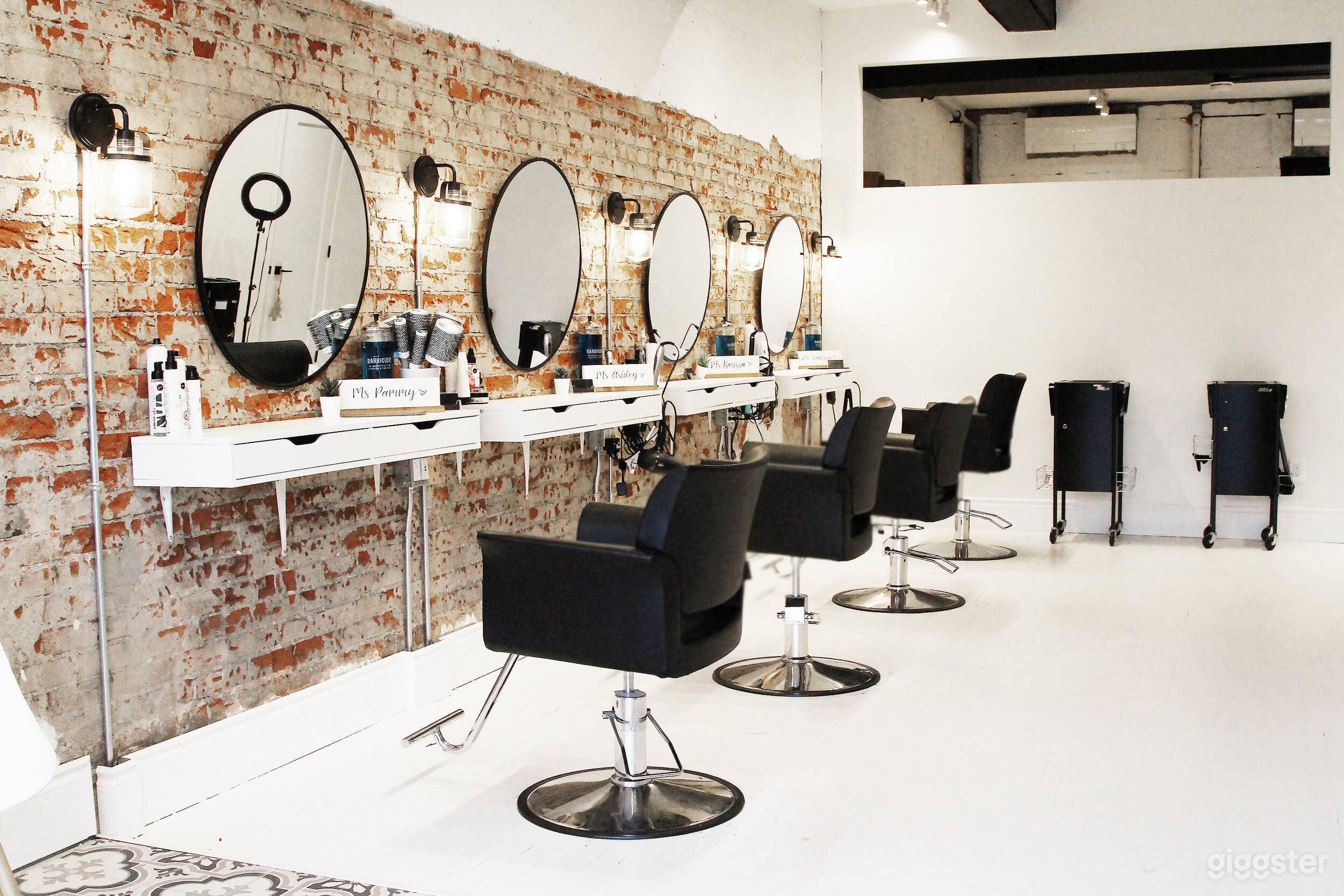 Bricks Beams And Beauty In A Salon  Photo 4